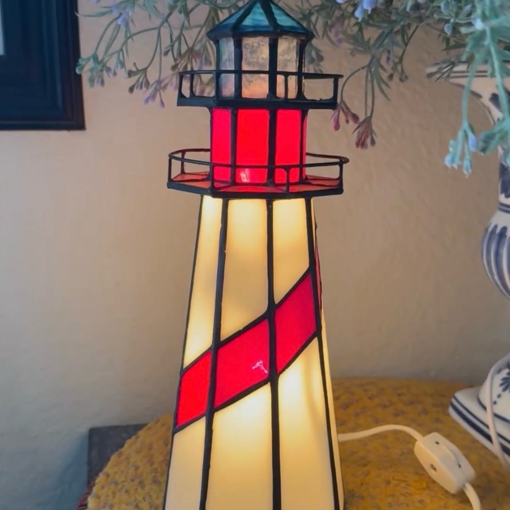 Vintage DALE TIFFANY Stained Glass Lighthouse Lamp 10” Table Desk Lamp - Picture 17 of 17